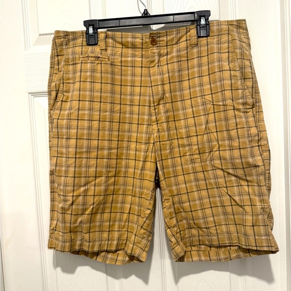 Cremieux Chino Flat Front Plaid Shorts Size 36. Inseam 10in - Picture 1 of 5